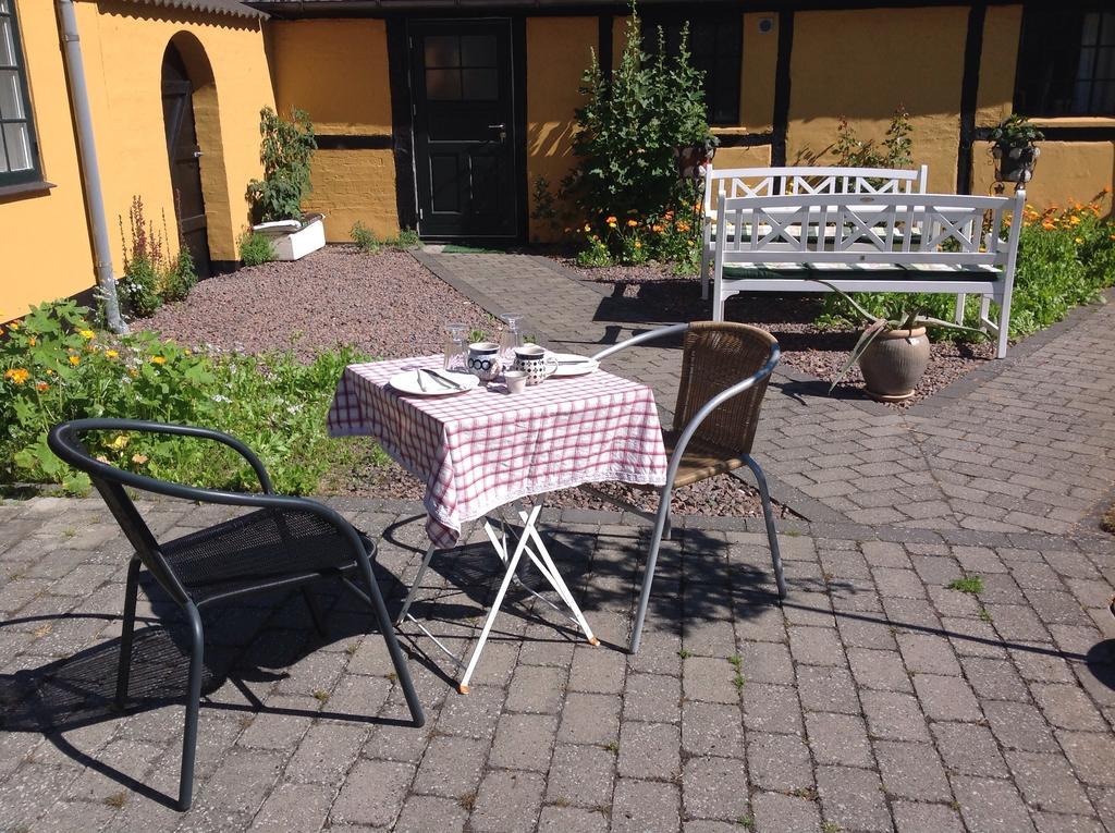 Dyrlev Bed & Breakfast Praesto Bagian luar foto